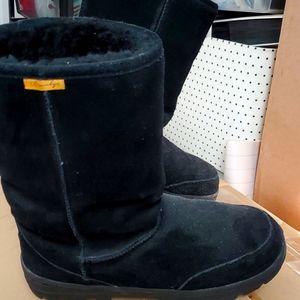 Black boots with fur inside